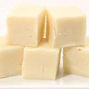 Cheese Fudge Recipe, Cream Cheese Fudge Recipe, Chocolate Fudge Recipes Easy, Cream Cheese Fudge, Cheese Fudge, White Chocolate Fudge Recipes, White Fudge, Chocolate Fudge Cookies, Baking Contest