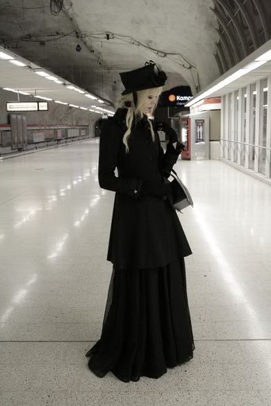 Victorian Outfits Aesthetic, Elegant Gothic Aristocrat, Elegant Goth, Victorian Goth, Elegant Gothic, Gothic Beauty, Japanese Street Fashion, J Fashion, Goth Outfits