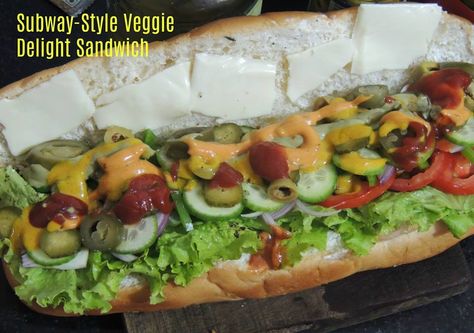 Subway Veggie Delight, Subway Veggie Sandwich, Veggie Sandwich Recipes, Sweet Onion Sauce, Subway Sandwich, Sandwich Sauces, Types Of Sandwiches, Subway Style, Sandwich Ideas