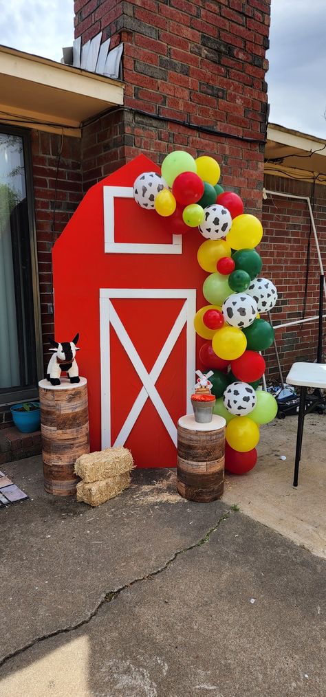 Farmers Birthday Party, First Year Farm Birthday, Farmer 1st Birthday Party, Farm Themed Birthday Party Backdrop, Barnyard Party Backdrop, Farm Birthday Party Table Decor, Farm And Tractor Birthday Party, Barnyard Balloon Arch, Old Mcdonald First Birthday Party