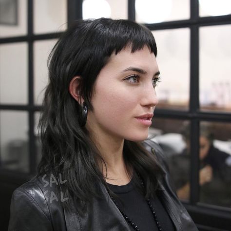 Edgy Modern Textured Mullet with Choppy Micro Bangs and Black Color Medium Length Hairstyle Black Haircut Styles, Micro Bangs, Edgy Woman, Textured Bangs, Mullet Haircut, Edgy Haircuts, Edgy Hair, Mullet Hairstyle, Hair Envy