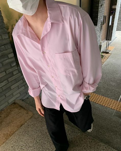 Pink Outfit Men Aesthetic, Pink T Shirt Outfit Men, Men Pink Outfit, Pink Shirt Outfit Men, Outfit Cowo, Pink Shirt Outfit, Outfit Cowok, Pink Shirt Men, Boy Styles