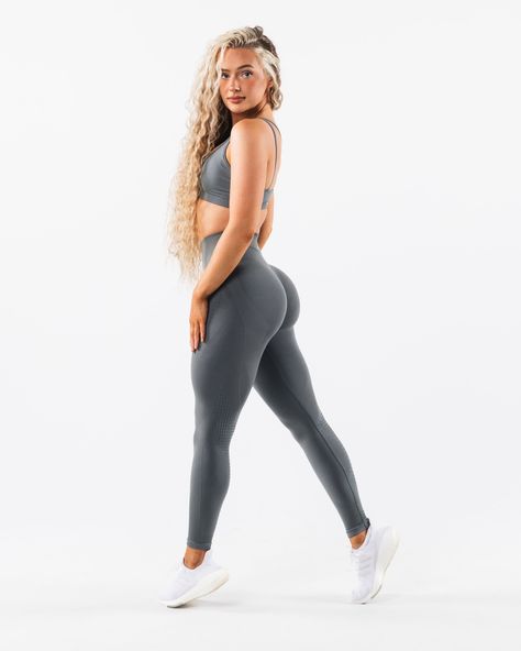 - High-rise leggings with a flattering silhouette and a hidden pocket for your essentials. Perfect for running or any other athletic activity. #greyleggings #skyscraperleggings Weekly Gym Workouts, Training For Runners, Strength Training For Runners, Gym Workouts Women, Better Posture, Compression Leggings, Womens Bras, Grey Leggings, Seamless Leggings