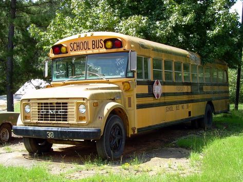 1979 GMC School Bus | This 1979 GMC School Bus is at a junk … | Flickr Old School Bus, American Pickers, Junk Yard, Vintage Vehicles, Barn Finds, School Bus, Vintage Cars, Alabama, Old School