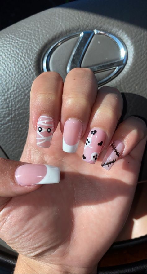 Pink Nail Designs Halloween, Cute Shortish Nails, Simple Halloween Nails Medium, Cute Simple Nails Design, Nail Ideas Acrylic Hello Kitty, Spooky White Nails, Halloween Nails With Initial, Pink Fall Nails Acrylic, Frenchie Nail Ideas