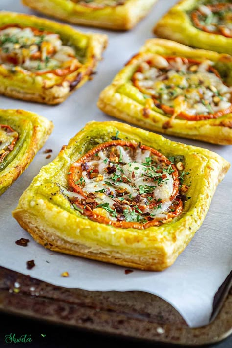 Tomato Pesto Tarts Goat Cheese Tarts, Tomato And Goat Cheese, Best Ina Garten Recipes, Best Summer Recipes, Grilled Corn Salad, Goat Cheese Tart, Party Bites, Ina Garten Recipes, Fingerfood Party