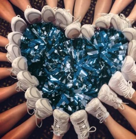 Pom Poms Aesthetic, Cheerleading Outfits Aesthetic, Cheer Photo Poses, Cheer Photo, Blue Pom Poms, Cheer Photography, Cheer Posters, Cheer Pom Poms, Cheer Captain