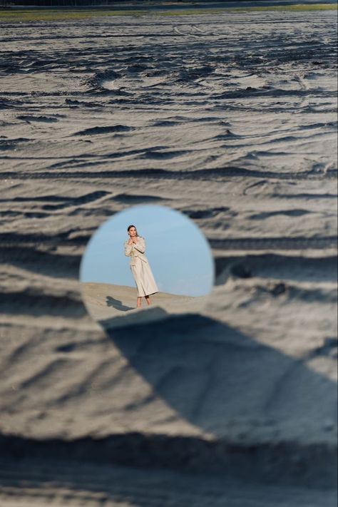 Mirror In Sand Photoshoot, Desert Mirror Photography, Beach And Mirror Photography, Mirror Beach Photoshoot, Desert Fashion Photoshoot, Photoshoot With Mirrors, Artistic Photoshoot Ideas, Mirror Outside Photoshoot, Mirrors Photoshoot