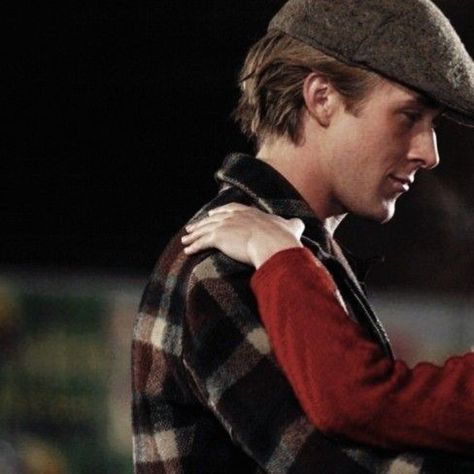 Ryan Gosling The Notebook, The Notebook Scenes, Noah Calhoun, Allie And Noah, Cool Pfps For Discord, Райан Гослинг, Duos Icons, Fotos Goals, Book Icons