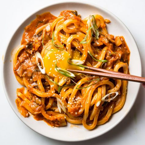 The power trio of butter, kimchi, and gochujang produces an umami ballad so beautiful in this udon recipe, you’ll want to play it over and over again. Kimchi Udon, Gochujang Recipe, Sesame Seeds Recipes, Udon Recipe, Scallions Recipes, Sweet Heat, Udon Noodles, Low Sodium Chicken Broth, How To Cook Shrimp