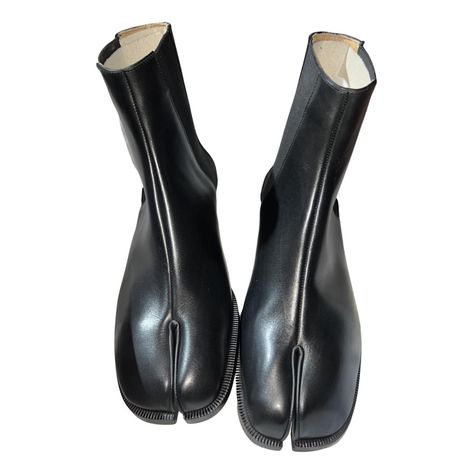 Tabi Maison Martin Margiela Boots for Men - Vestiaire Collective Maison Margiela Tabi Boots, Margiela Tabi Boots, Margiela Boots, Tabi Boots, Maison Margiela Tabi, Tabi Shoes, Margiela Tabi, Margiela Shoes, Formal Mens Fashion