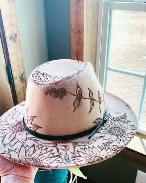 Excited to share this item from my #etsy shop: Rancher style fedora felt hat handburnt custom design Felt Hat Burning, Felt Burning, Burning Hats, Pyrography Ideas, Hat Burning, Star Way, Felt Hats, Texas Style, Blue Bonnets