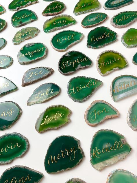 Green Wedding Agate Place Cards. Place names with gold ink Agate Place Cards Wedding, Forest Wedding Decorations, Wedding Name Tags, Sweet Sixteen Birthday Party Ideas, Crystal Place, Forest Theme Wedding, Green Name, Wedding Place Names, Agate Wedding