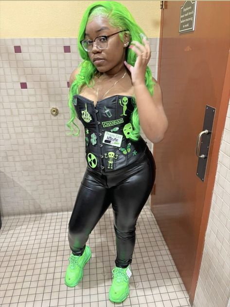 Custom Made Birthday Outfits Black Women, Birthday Outfit 2023 Summer, Custom 18th Birthday Outfits, Black And Lime Green Outfit, Custom Birthday Outfits, After Prom Outfit, Custom Corset, Sweet 16 Outfits, 18th Birthday Outfit