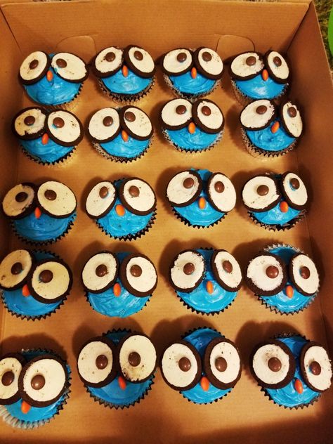 Rio First Birthday Party, Rio 2 Birthday Party Ideas, Rio Movie Themed Birthday Party, Bird Cupcakes Ideas, Disney Rio Birthday Party, Rio Decorations Party Ideas, Parrot Cupcakes, Rio Cupcakes, Rio Birthday Party Ideas