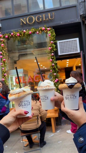 Date Ideas in NYC on Instagram: "When we tell you to RUN and not walk we mean it! @glacenoglu is 1000% worth every hype and long line it’s getting. It’s the perfect winter treat serving a variety of flavors. We got the regular hot chocolate and the creme brûlée hot chocolate. Both were PHENOMENAL. They are also serving peppermint for those feeling festive. We are definitely coming back here!! 🥰" Nyc Hot Chocolate, New York Hot Chocolate, Hot Chocolate Business Ideas, Christmas Coffee Shop, Chocolate Business Ideas, Cafe Drinks, Mural Kitchen, York Christmas, Small Cafe Design