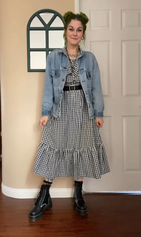 Sundress In Winter, Outfits Women Winter, Combat Boot Outfits, Boot Outfits, Combat Boot, Outfits Women, Boots Outfit, Grunge Fashion, Everyday Outfits