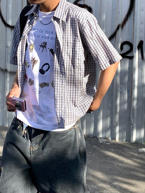 @iyazfr on insta Man Flannel Outfit, Mens Button Up Shirts Outfits Casual, Mens Button Up Shirts Outfits, Button Up Shirt Men Outfits, Flannel Outfits Men Aesthetic, Button Shirt Outfit, Flannel Ideas, Streetwear Fits, Street Style Outfits Men