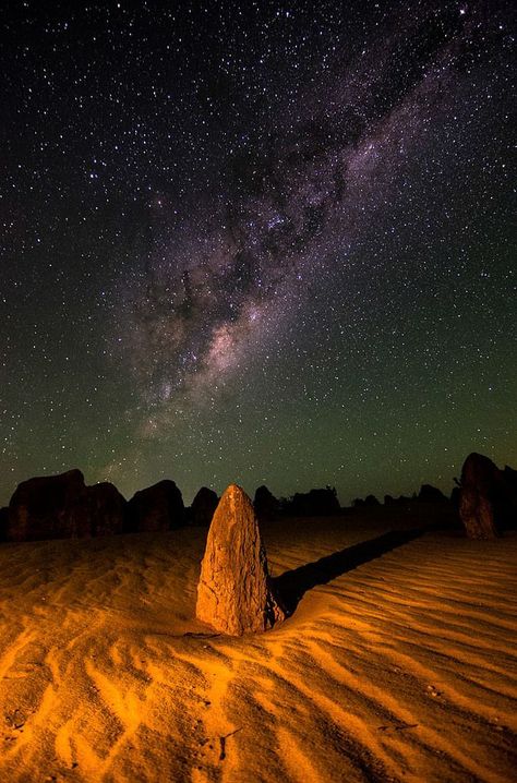 Milky Way over the Pinnacles Desert - Cervantes, Western Australia | par inefekt69 Milky Way Pictures, Pinnacles Desert, Australia Travel Bucket Lists, Western Australia Travel, Black Holes, Milky Way Galaxy, Travel Australia, Australia Travel, Western Australia