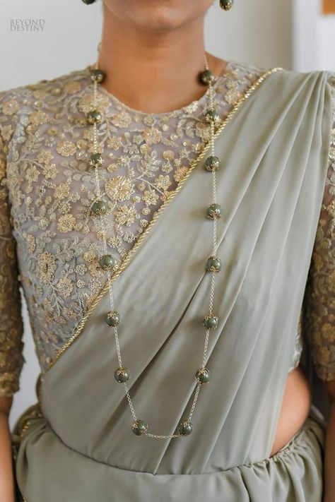 Osariya Designs Modern, Osariya Designs, Kandian Saree Design, Kandyan Saree Jackets Designs, Kandyan Saree Designs, Modern Kandyan Saree Designs, Osari Designs, Kandyan Bridesmaid, Graduation Saree