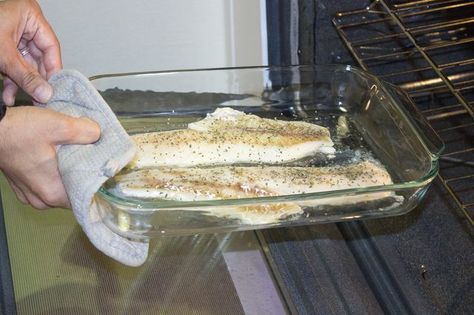 How to Cook Grouper in the Oven Grouper Fish Recipes, Baked Grouper, Grouper Recipes, Grouper Fillet, Grouper Fish, How To Cook Scallops, Best Oven, Beach Meals, How To Cook Fish