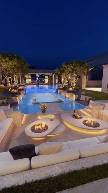 Movie Night Backyard, Dream Backyard Luxury, Outside Fire Pit, Barbecue Backyard, Foxterra Design, Backyard Luxury, Luxury Pools Backyard, Backyard Resort, Luxury Landscape