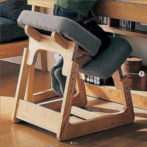 Kneeling Chair, Solid Wood Dresser, Flat Pack Furniture, Unique Chair, Cool Woodworking Projects, Single Chair, Wood Pallet Projects, Creative Furniture, Diy Wood Projects Furniture