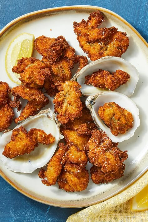 Fried Oysters Recipe, Oyster Recipe, Deep Fried Oysters, Fried Oyster, Cooked Oysters, Shrimp Toast, Hot Bread, Oyster Recipes, Fried Oysters