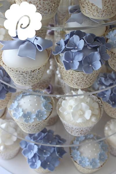 Twix Cupcakes, Cupcakes Flores, Blue Cupcakes, Pretty Cupcakes, Floral Cupcakes, Beautiful Cupcakes, Blue Wedding Flowers, Cupcake Designs, Cake Gallery