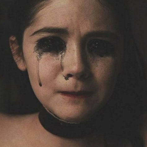 Orphan 2009, Orphan Movie, Eyebrow Stamp, Scary Movie Characters, Old Movie, Cartoon Fan, Waterproof Eyebrow, Gothic Aesthetic, Movie Posters Minimalist