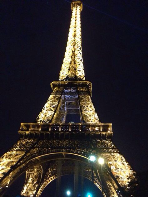 Evil tower Evil Tower, Lights Design, Funny Reaction, Funny Reaction Pictures, Paris Travel, Reaction Pictures, Eiffel Tower, Tower, Paris