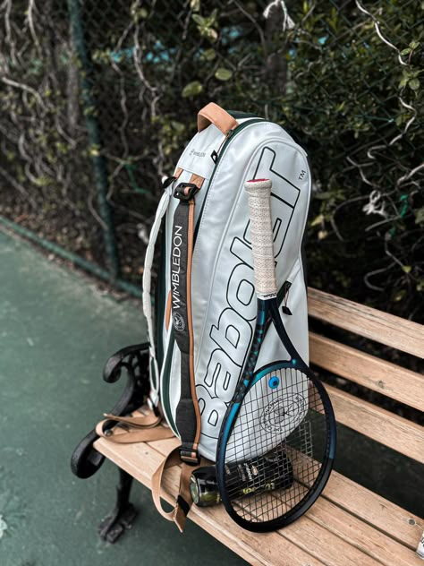 #babolat #wimbledon #wilson #tennis #tenniscourt Tennis Bag Aesthetic, Karolina Core, Tenis Aesthetic, Tennis Ideas, Tennis Lifestyle, Wilson Tennis, Babolat Tennis, Tennis Photography, Tennis Aesthetic