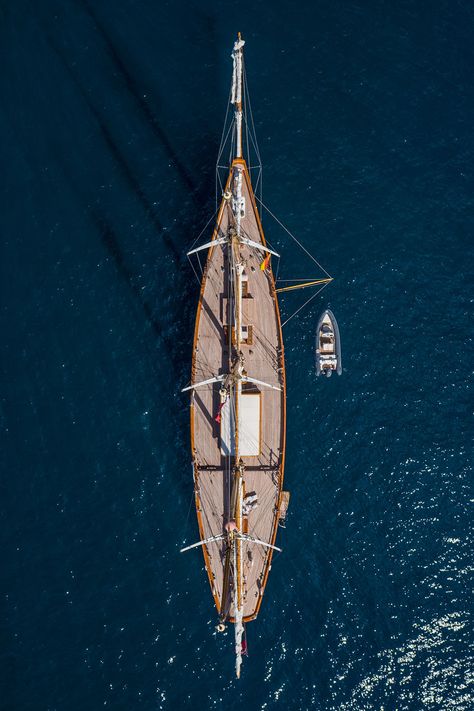 SHENANDOAH of SARK was built in 1902 byTownsend & Downey, New York. She is a superb 3 Mast Gaff Topsail Schooner with a steel hull and twin Lugger diesels, plus she has been substantially refitted with modern functionality. She offers a very high quality, comfortable four stateroom interior plus room for 11 crew. Perhaps the most famous of all the classic yachts afloat today she combines the elegance of a bygone era with modern systems and is offered VAT paid. Topsail Schooner, Nice Boats, Cruise Italy, Sailing Yachts For Sale, Classic Sailboat, Navi A Vela, Sailing Cruises, Sailing Yachts, Sailing Holidays