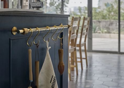 Brass Hanging Bar Kitchen, Kitchen Towel Solutions, Brass Kitchen Rod With Hooks, Brass Kitchen Rod, Kitchen Towel Hook, Brass Rail Kitchen, Hooks In Kitchen, Kitchen Island Towel Bar, Kitchen Hand Towel Holder