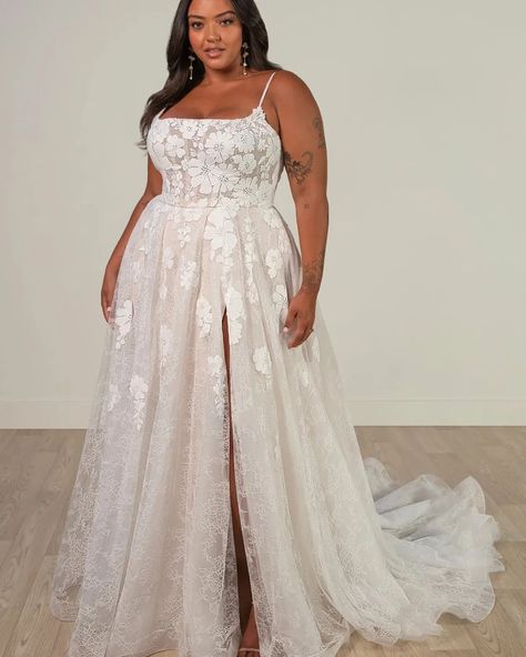 🌟 NEW ARRIVAL! ......... The first of our brand new STELLA YORK gowns has arrived and we're kicking things off with this beauty! 😍 #stellayork #newarrival #weddingdresses #bridal #birmingham Bridal Outfit Plus Size, Plus Size Wedding Dresses A Line, Size 14-16 Wedding Dresses, Plus Size Wedding Dresses Sparkle, Plus Size Corset Wedding Dress, A Line Wedding Dress Plus Size, Curvy Bride Dress, Wedding Witchy, Plus Size Lace Wedding Dress