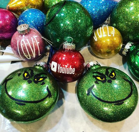 Glitter Ornaments Diy Polycrylic, Diy Glitter Ornaments, Ornament Shapes, Clear Plastic Ornaments, Glitter Ornaments Diy, How To Make Glitter, Grinch Ornaments, Diy Glitter, Ornament Diy