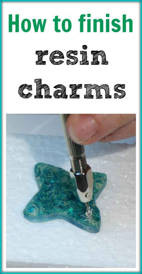 how to finish resin charms How To Make Resin Jewelry, Karneval Diy, Resin Jewlery, How To Make Resin, Epoxy Resin Diy, Resin Crafts Tutorial, Making Resin Jewellery, Diy Resin Projects, Resin Jewelry Diy