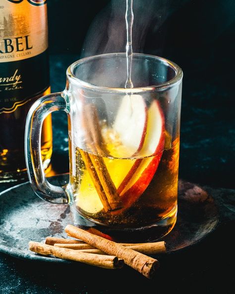 The brandy hot toddy has a warm flavor with notes of cinnamon and apple! It's the perfect hot drink for cold weather. #hottoddy #brandyhottoddy #easyhottoddy #brandy #brandydrink Hot Toddy Recipe Brandy, Brandy Drinks, Fun Christmas Cocktails, Christmas Cocktail Drinks, Apple Cider Hot Toddy, Brandy Drink, Brandy Recipe, Hot Toddy Recipe, Fall Cocktail Recipes