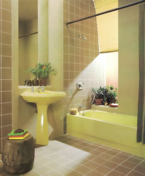 Yellow Tile Bathroom, 1980s Bathroom, 80s Bathroom, Spring Bathroom, 70s Bathroom, 80s Interior Design, Color Bathroom, 80s House, Teal Bathroom