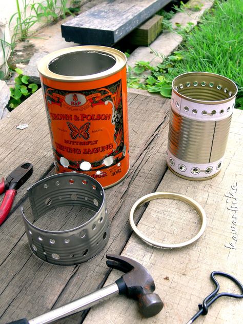 Another DIY stove added to my collection! After a couple of days of fun making it. We went out to play with the new toy on a recce ride... Mini Rocket Stove, Wood Gas Stove, Diy Stove, Survival Stove, Outdoor Cooking Stove, Diy Rocket Stove, Camping Wood Stove, Solo Stove, Camping Diy