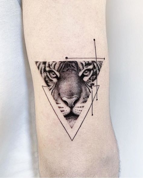 The most amazing creature • • ❌❌❌ Guest spot ❌❌❌ @inkdistrictamsterdam December 9-14. 🇳🇱 For bookings DM or e-mail me to Niv6311@gmail.com… Geometric Tiger Tattoo, Tiger Hand Tattoo, Tiger Tattoo Sleeve, Tatuagem Masculina Pequena, Ankle Tattoos For Women, Band Tattoo Designs, Tiger Tattoo Design, Realistic Tattoo, Arm Band Tattoo