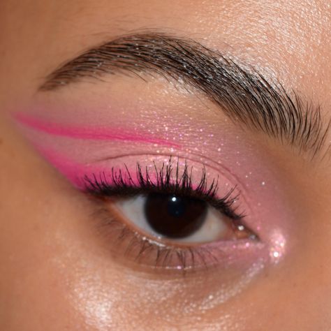 Makeup Ideas Colourful, Colourful Makeup Ideas, Pink Shadow Makeup, Pink Eye Shadow Looks, Colourful Makeup Looks, Aesthetic Eyeshadow, Colourful Makeup, Makeup Rose, Pastel Makeup