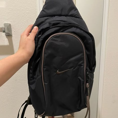 The Nike Sportswear Essentials Sling Bag Slim Bag Nike, Nike Essential Sling Bag Outfit, Nike Essentials Sling Bag, Nike Crossbody Bag Outfit, Nike Essential Sling Bag, Nike Side Bag, Nike Waist Bag, Nike Sling Bag, Nike Crossbody Bag