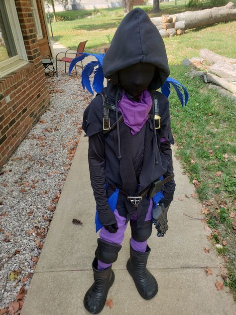 Diy Fortnite Costume, Raven Halloween Costume, Raven Costume, Paintball Party, Halloween Apples, Creative Valentines, Halloween 2019, Fancy Dresses Party, Diy Valentines Crafts