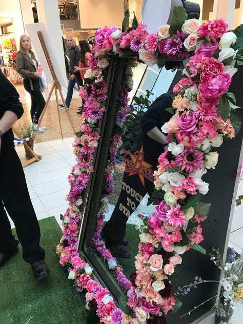 Mirror Wall Decor With Flowers, Selfie Mirror Party, Flower On Mirror, Mirrors Flower, Lux Mirror, Mirror Photobooth, Glow Dance, Magic Mirror Photo Booth, Picture Booth