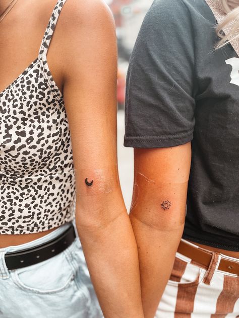 Dainty Tattoos Sun And Moon, Matching Best Friend Tattoos Sun And Moon, Sun And Moon Tattoo Matching Couple, Sun Moon Matching Tattoo, Sun And Moon Friend Tattoo, Moon And Sun Friend Tattoo, Small Sister Tattoos Sun And Moon, Sun Moon Tattoo Matching, Moon And Sun Tattoo Best Friend