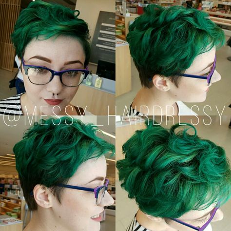 Emerald Green Short Hair, Emerald Green Pixie Hair, Pixie Cut Dyed Hair, Green Pixie Cut, Hair Color Pixie Cut, Pixie Cut Color, Short Green Hair, Black And Green Hair, Pixie Hair Color