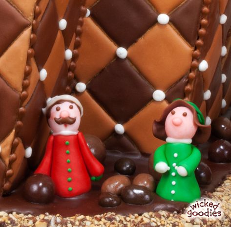 How to Make Modeling Chocolate Figurines Modeling Chocolate Figures, Chocolate Figures, Cupcakes Decoration Tutorial, Handbag Cakes, Easy Minecraft Cake, Fondant Flower Cake, Fondant Figures Tutorial, Fondant Bow, Gingerbread House Designs