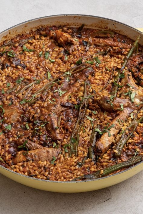 This traditional rice dish from Alicante uses D.O.P Valencia rice, which soaks up the stock and the flavour of the Iberian ribs. The dish is flavoured with salmorreta, a flavourful paste made using ñora peppers - a mild dried pepper from the east coast of Spain prized for its mild yet fruity flavour. Kimchi Pancake, Coast Of Spain, Paella Pan, Great British Chefs, One Pot Dinners, Rice Dish, Spanish Food, Great British, Rice Dishes