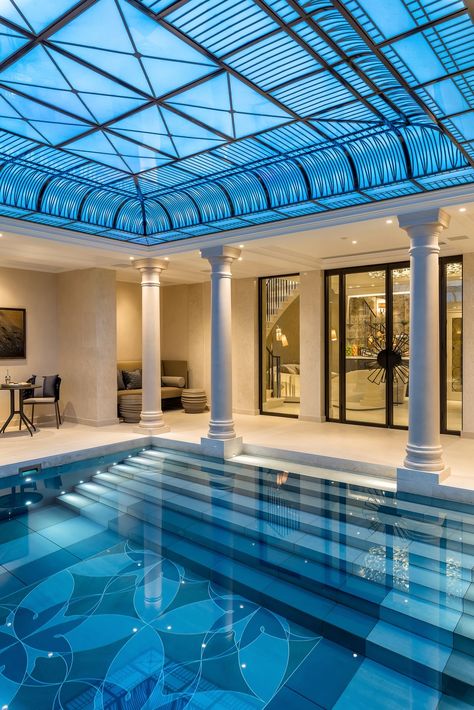 Luxury Pools Backyard, Pool House Decor, Indoor Swimming Pool Design, Luxurious Pool, Indoor Pool Design, Luxury Swimming Pools, Indoor Swimming Pool, Luxury Pools, Pool Decor